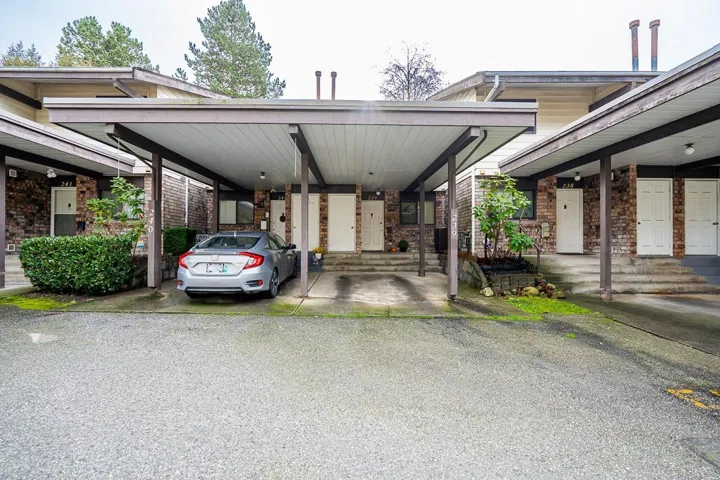 239 7447 140 STREET, Surrey, British Columbia V3W6G5