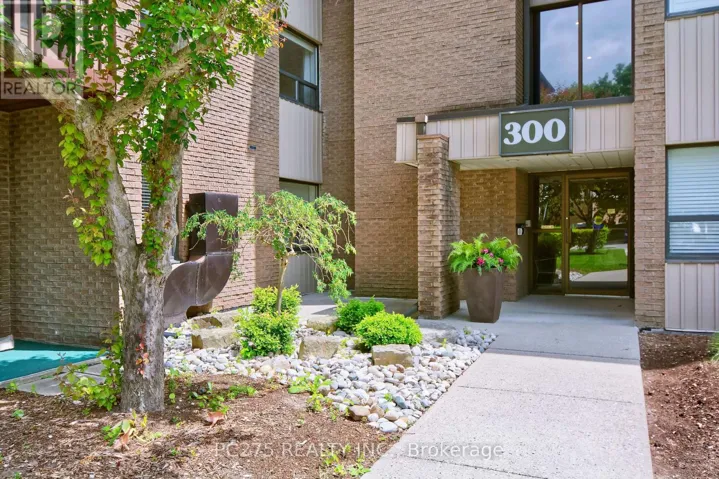 216 - 300 EVERGLADE CRESCENT, London North (North P), Ontario N6H4P8