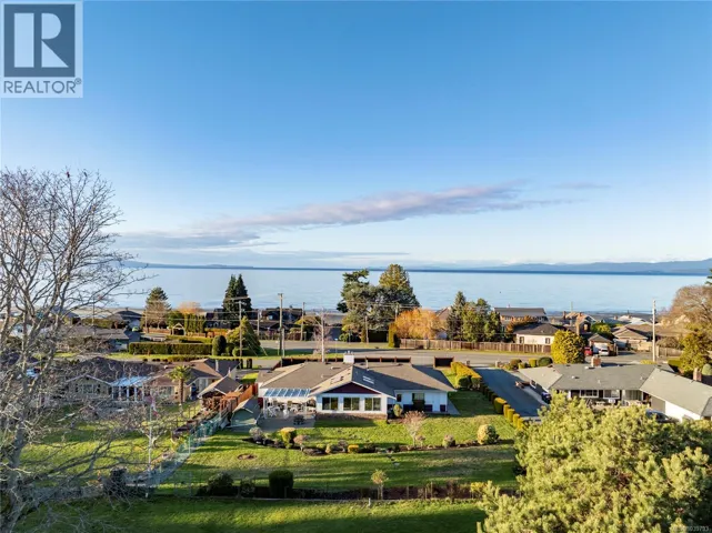 260 Elizabeth Ave, Qualicum Beach, British Columbia V9K1G8