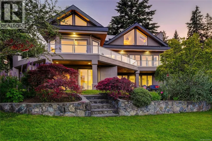 4961 Lochside Dr, Saanich, British Columbia V8Y2E6