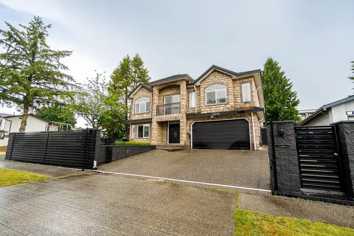 12773 N 90 AVENUE, Surrey, British Columbia V3W3X9