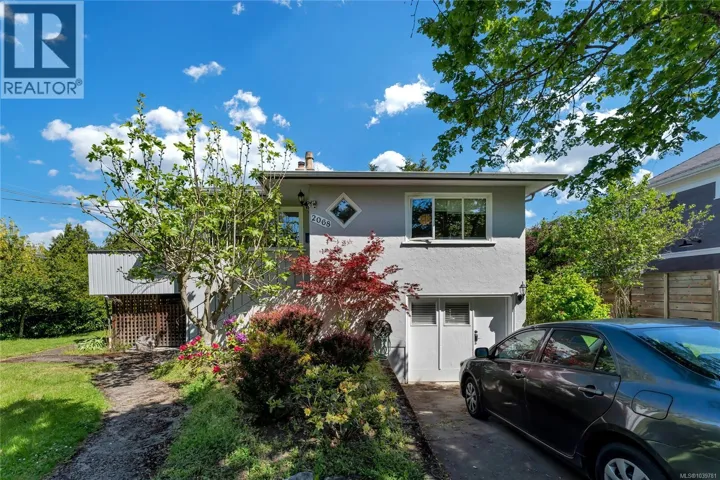 2068 Milton St, Oak Bay, British Columbia V8R5A4