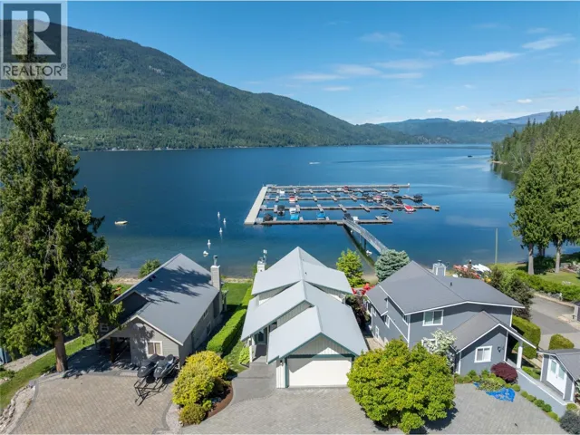 6421 Eagle Bay Road Unit# 13, Eagle Bay, British Columbia V0E1T0