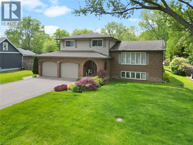 17 MONTGOMERY Road, Welland, Ontario L3C2Y2