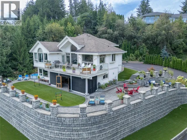2422 Waverly Drive, Blind Bay, British Columbia V0E1H2