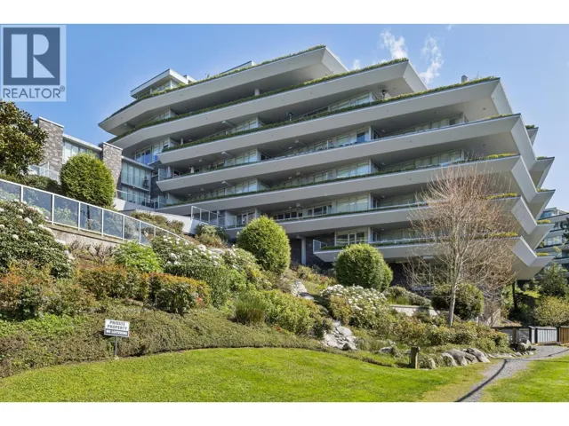204 866 ARTHUR ERICKSON PLACE, West Vancouver, British Columbia V7T0B2