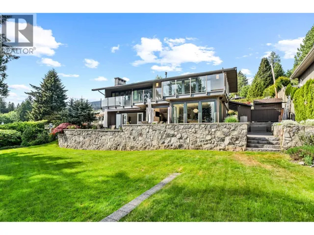 1240 NEPAL CRESCENT, West Vancouver, British Columbia V7T2H3