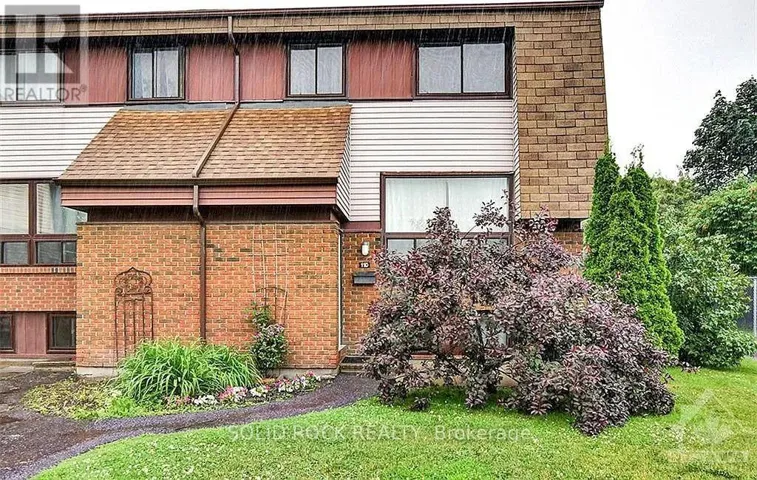 D - 11 WOODVALE GREEN W, Ottawa, Ontario K2G4G9