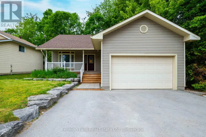 17 SHORT STREET, Kawartha Lakes (Fenelon Falls), Ontario K0M1N0