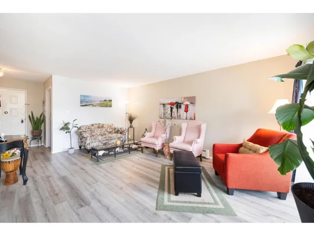 211 31955 OLD YALE ROAD, Abbotsford, British Columbia V2T4N1