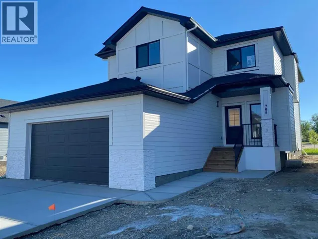 709 MANDALAY Avenue NW, Carstairs, Alberta T0M0N0