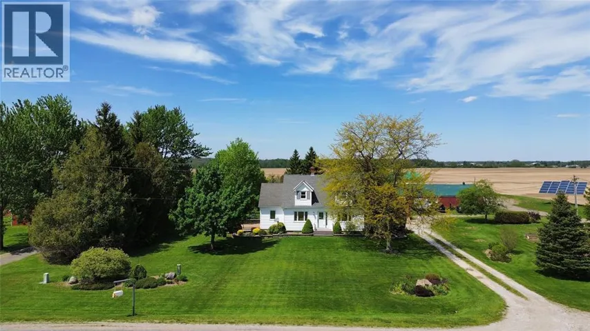 8192 PETROLIA LINE, Brooke-Alvinston, Ontario N0N1A0