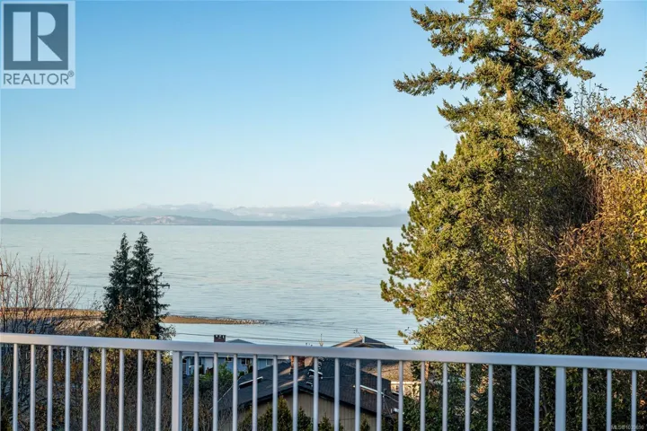 350 Garrett Rd, Qualicum Beach, British Columbia V9K1H4
