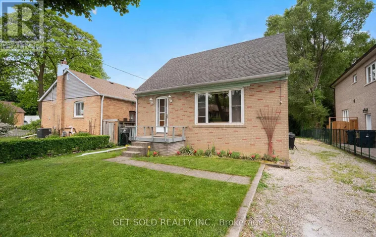 131 CLEARBROOKE CIRCLE, Toronto (Rexdale-Kipling), Ontario M9W2E9