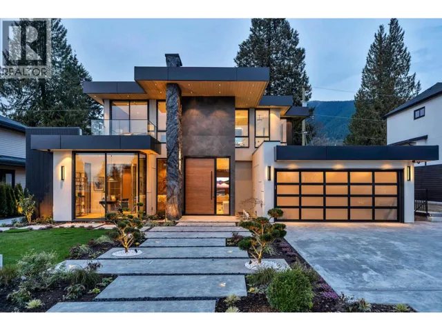 922 WENTWORTH AVENUE, North Vancouver, British Columbia V7R1R7