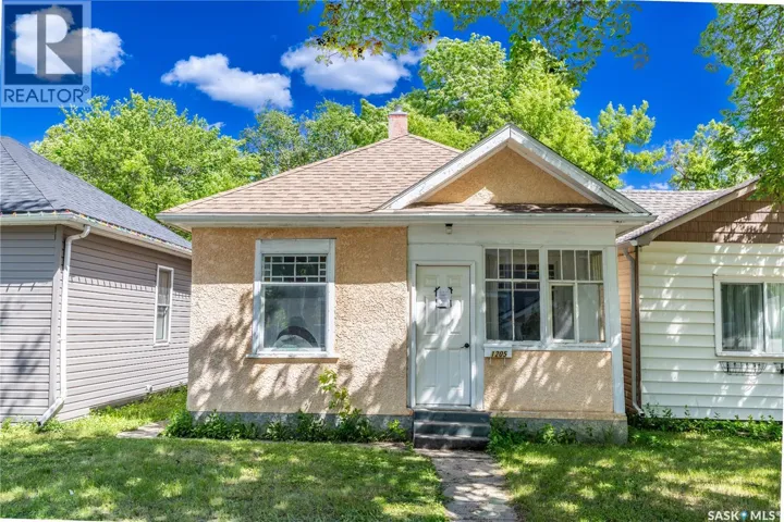 1205 1st AVENUE NW, Moose Jaw, Saskatchewan S6H3N5