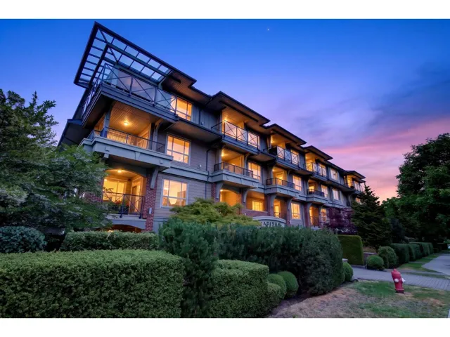 403 15357 17A AVENUE, Surrey, British Columbia V4A1V4