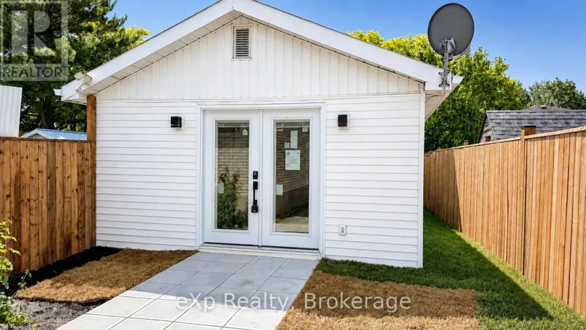REAR - 265 COLLEGE STREET W, Belleville (Belleville Ward), Ontario K8P2H7