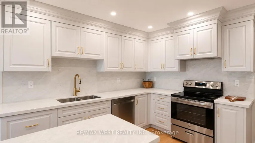 65 FOCH AVENUE, Toronto (Alderwood), Ontario M8W3X5