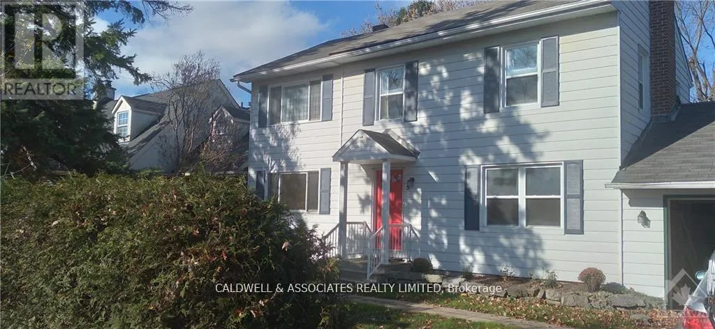 5 ARUNDEL AVENUE, Ottawa, Ontario K1K0B1