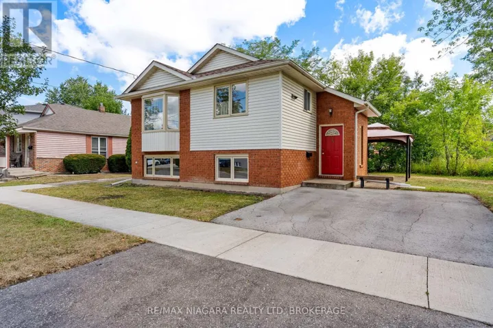 59 LEEPER STREET, St. Catharines (Western Hill), Ontario L2S2N1