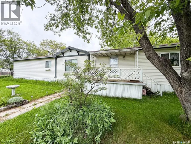 501 7th AVENUE E, Meadow Lake, Saskatchewan S9X1X9