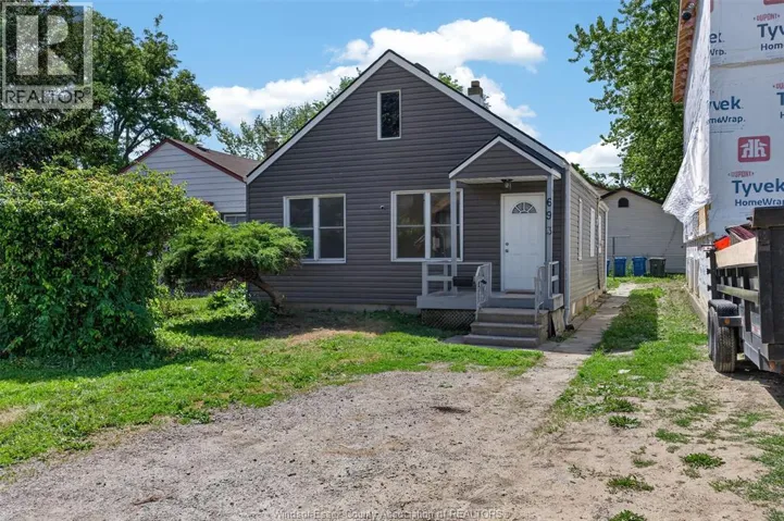 693 SOUTH PACIFIC, Windsor, Ontario N8X2X1