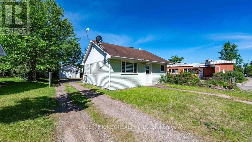 6 HILLCREST AVENUE, Deep River, Ontario K0J1P0