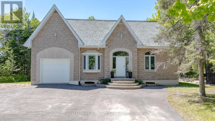 421 COLLINS DRIVE, North Bay (Airport), Ontario P1B8G3