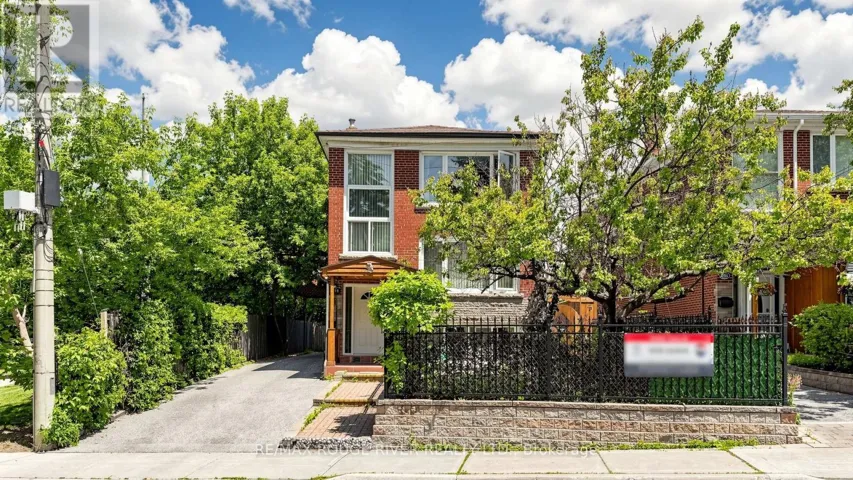 263 OAK PARK AVENUE, Toronto (Woodbine-Lumsden), Ontario M4C4N4