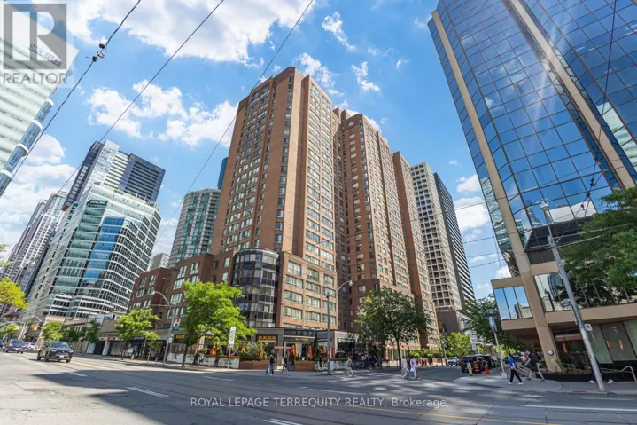2302 - 633 BAY STREET, Toronto (Bay Street Corridor), Ontario M5G2G4