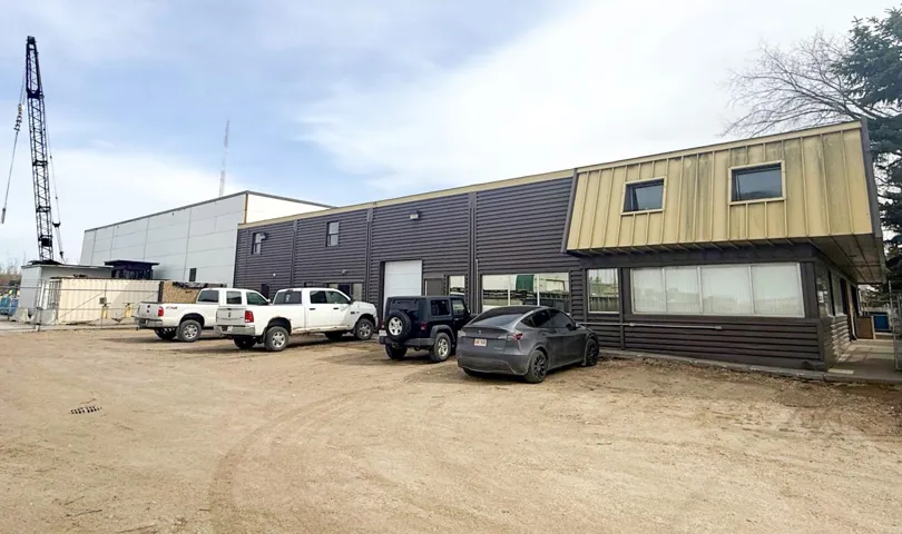 9021 46 St NW, Edmonton, Alberta T6B3B2
