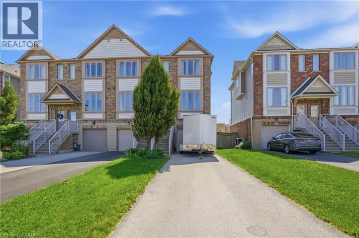 15 HEMLOCK Way, Grimsby, Ontario L3M0A7
