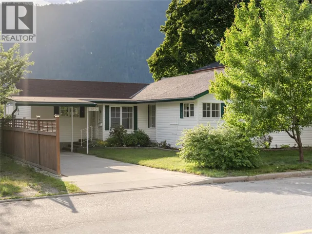 615 Eighth Street, Nelson, British Columbia V1L3A6