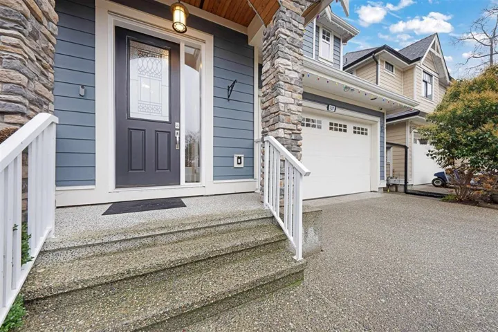 337 171A STREET, Surrey, British Columbia V3Z9P5