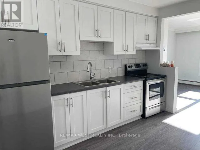 2 - 400 ROYAL YORK ROAD, Toronto (Mimico), Ontario M8Y2R5
