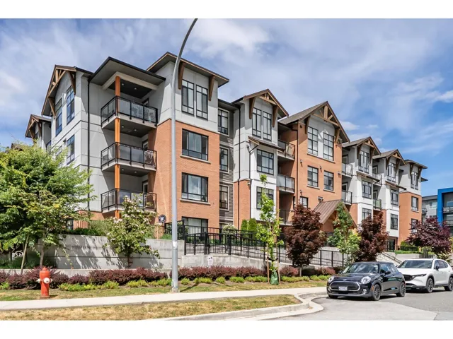 302 19945 BRYDON CRESCENT, Langley, British Columbia V3A0P4