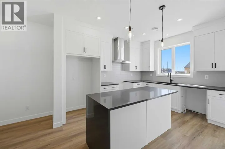 8557 Huxbury Drive, Calgary, Alberta T2A4Y1