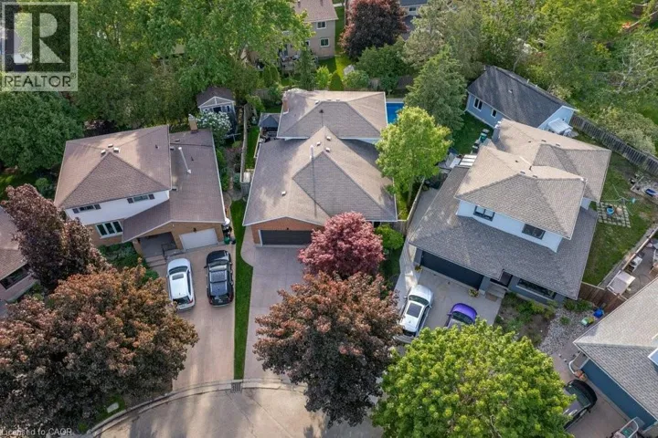 44 WINDERMERE Court, Kitchener, Ontario N2N2W4