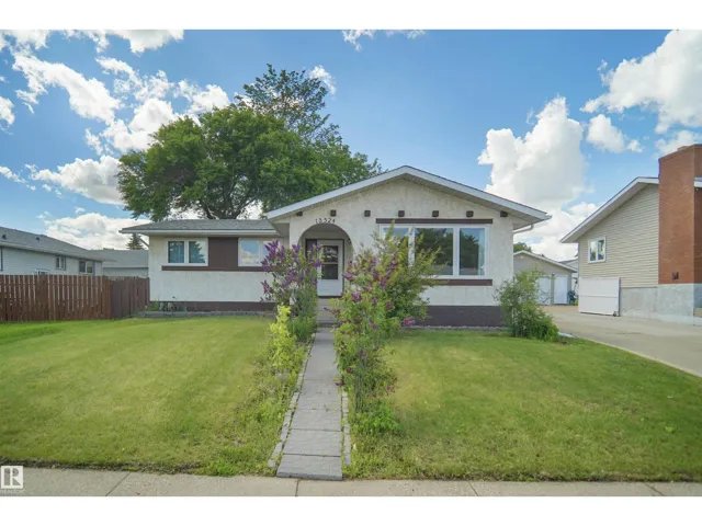13524 26 ST NW, Edmonton, Alberta T5A3W1
