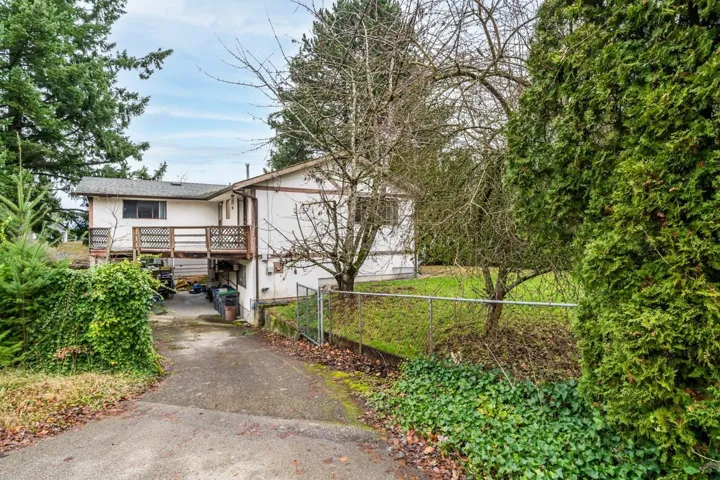 2751 153A STREET, Surrey, British Columbia V4P1C1