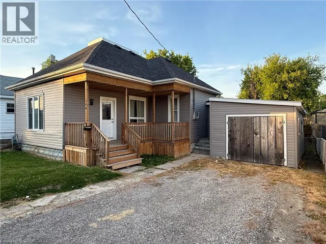 318 LAFONTAINE Street, Wallaceburg, Ontario N8A4H9
