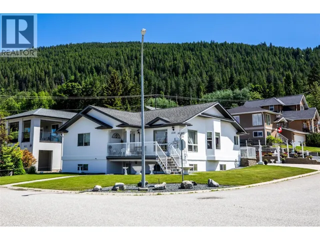 1038 11TH Avenue N, Creston, British Columbia V0B1G6