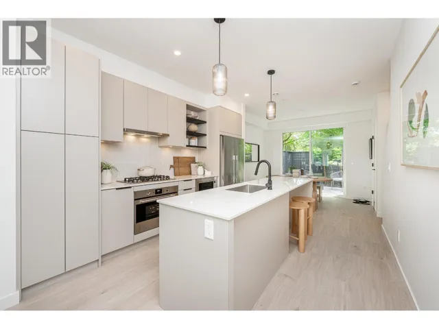130 921 GRANT STREET, Coquitlam, British Columbia V3J0S2