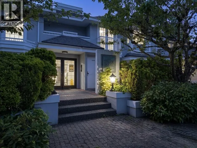 202 2440 HAYWOOD AVENUE, West Vancouver, British Columbia V7V1Y1