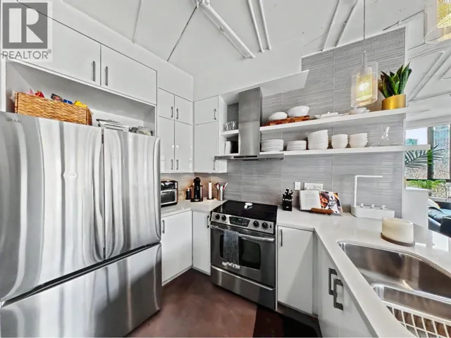 501 28 POWELL STREET, Vancouver, British Columbia V6A1E7