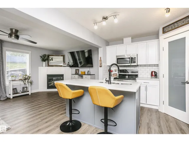 3713 11 ST NW, Edmonton, Alberta T6T0E8