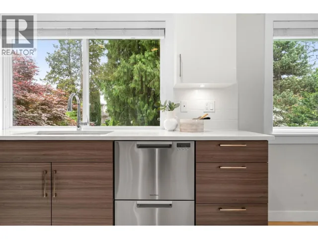 6235 ASHWORTH AVENUE, Burnaby, British Columbia V5E3T8