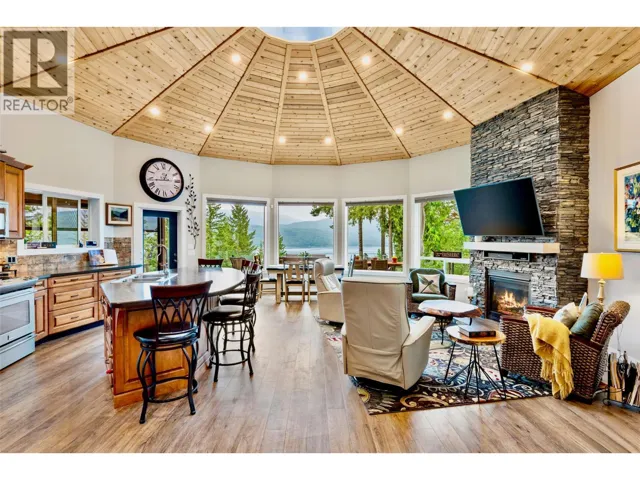 7712 Columbia Drive, Anglemont, British Columbia V0E1M8