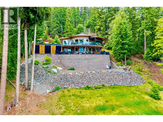 7712 Columbia Drive, Anglemont, British Columbia V0E1M8